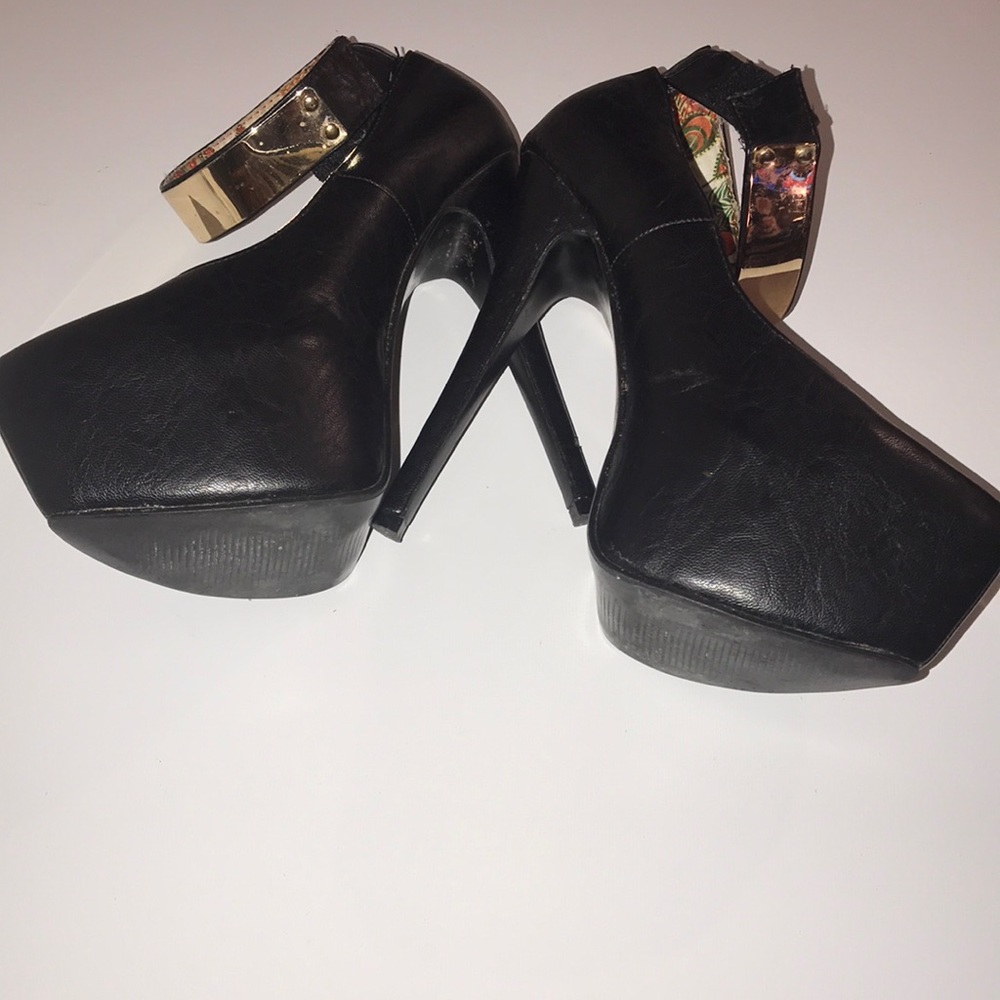 Shoes - Picture 2 of 3